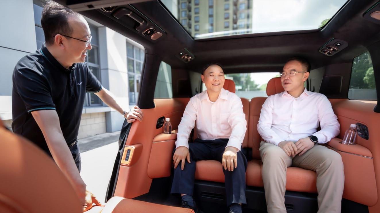 全家都满意！领克900真正实现安全与舒适平权