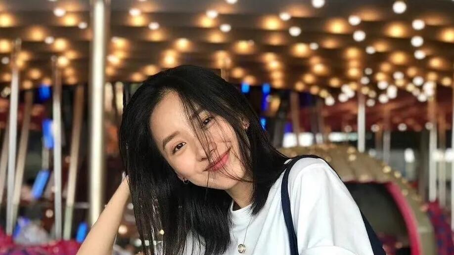 【北大学堂现“高知女神”，朱颜曼滋如何用4部电影和3部电视剧逆袭成明日之星？】