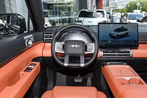 方程豹钛7实车体验：大五座布局，空间宽敞舒适，适合家用