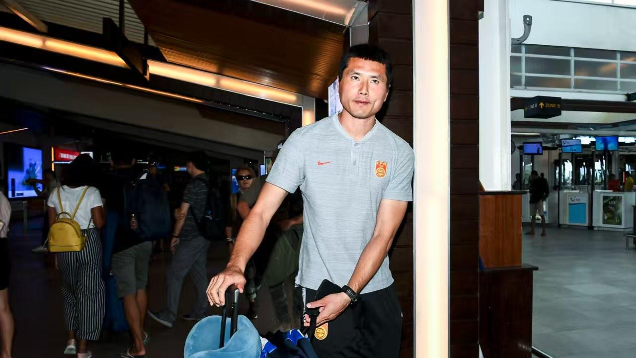 恭喜国足！邵佳一当选国足主教练真相大白，足协这回真没选错人