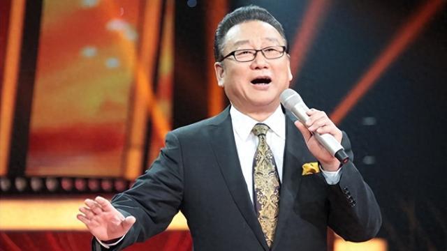 ​他是凭借一曲牡丹而火遍大江南北的民歌演唱家，之后更是以《西游记》主题曲等曲目，成为几代人心中的艺术
