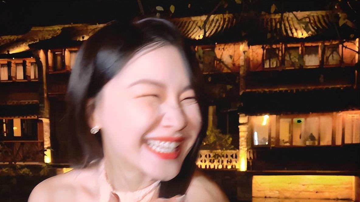 看了热搜上的金靖，才明白她与舒奕橙婚姻的真相，姜潮真说对了！