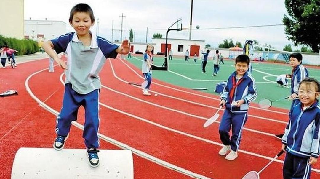 宝宝爱揪衣服皱？选择合适衣物材质，减少揪衣服的行为