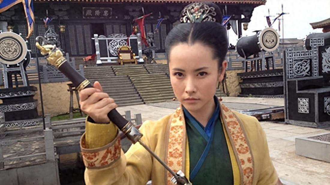 事业巅峰离婚，单亲妈妈的逆袭之路，她如何做到？