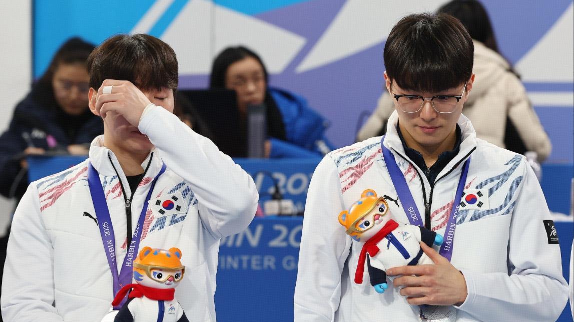 韩国冰壶队哭了！丢金牌，教练一脸懵，不敢相信