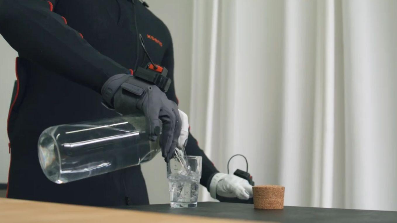 基于MANUS数据手套的机器人现实技能学习仿真