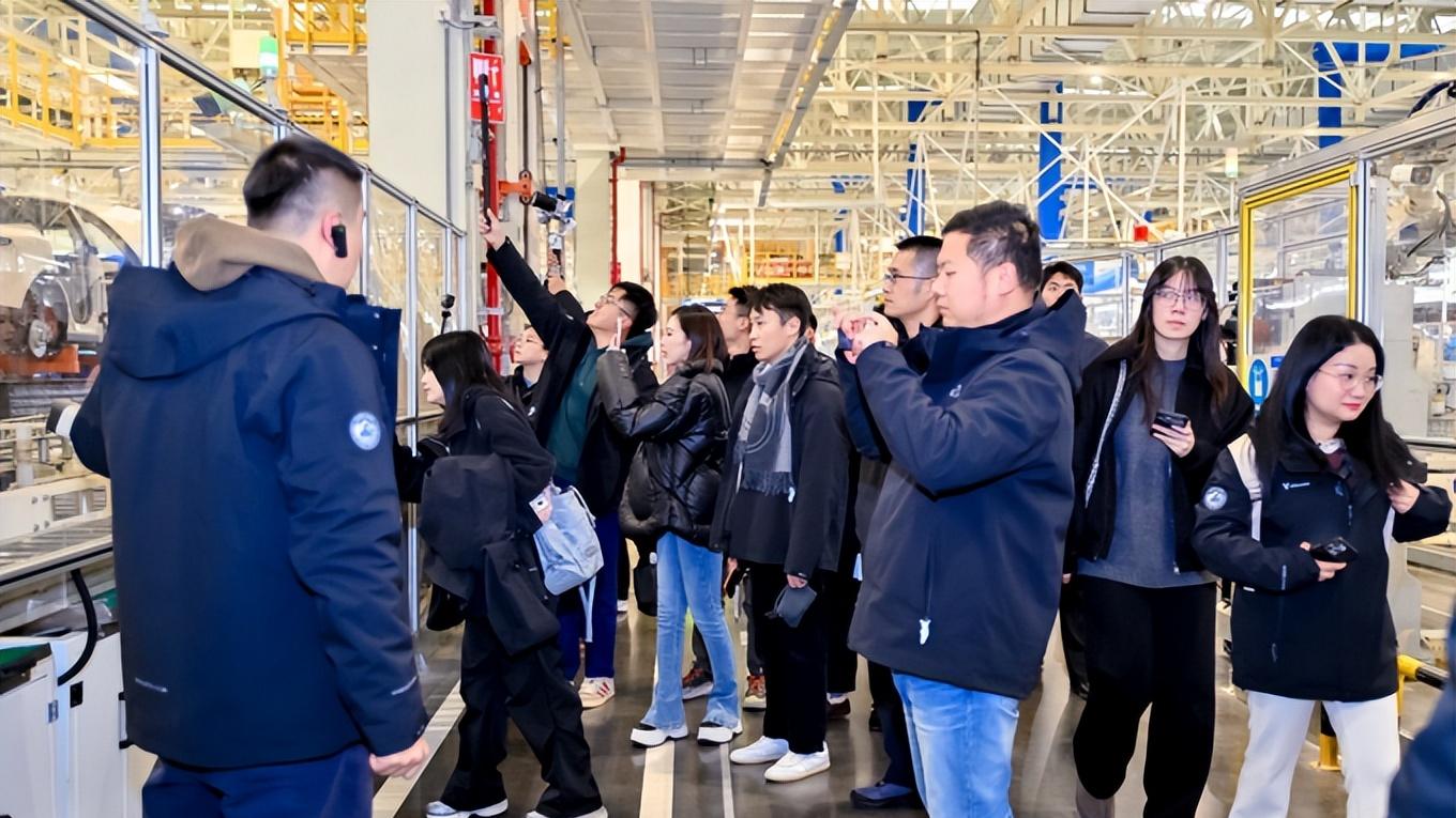 岚图泰山第5000辆交付仪式于岚图云峰工厂举行