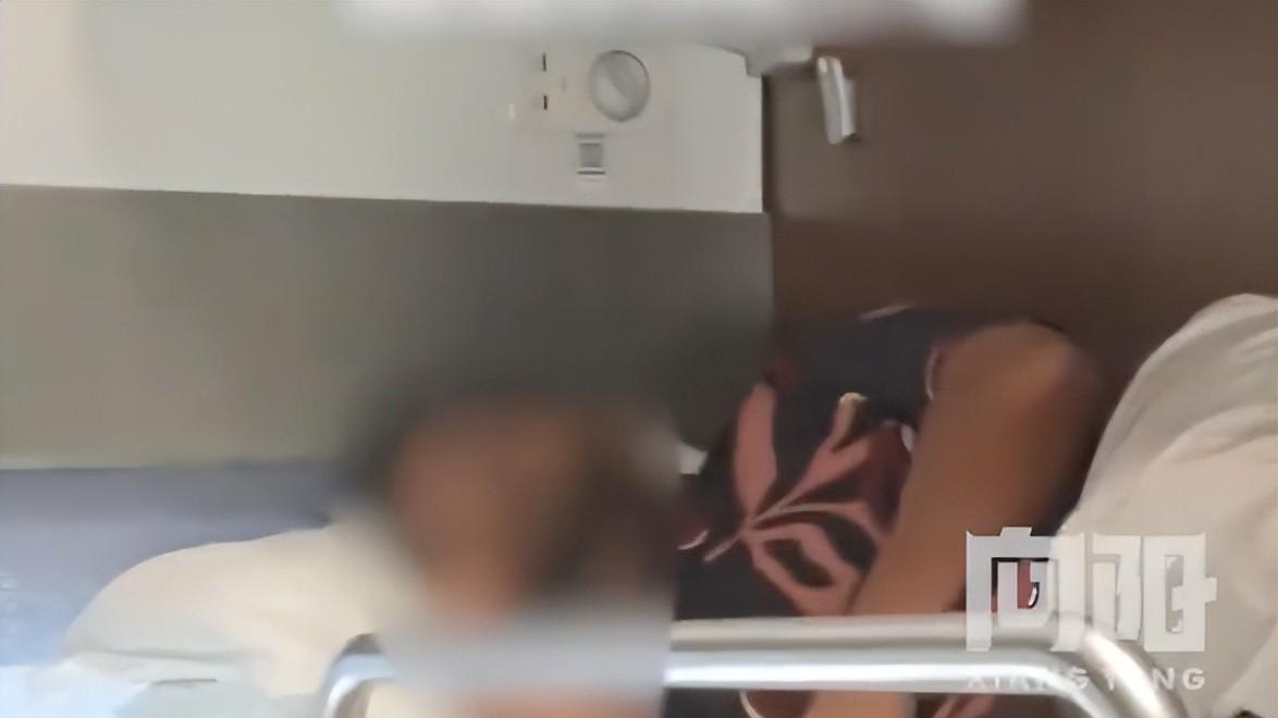 卧铺被占不敢吭声：我们为何在外国人面前矮了半截？