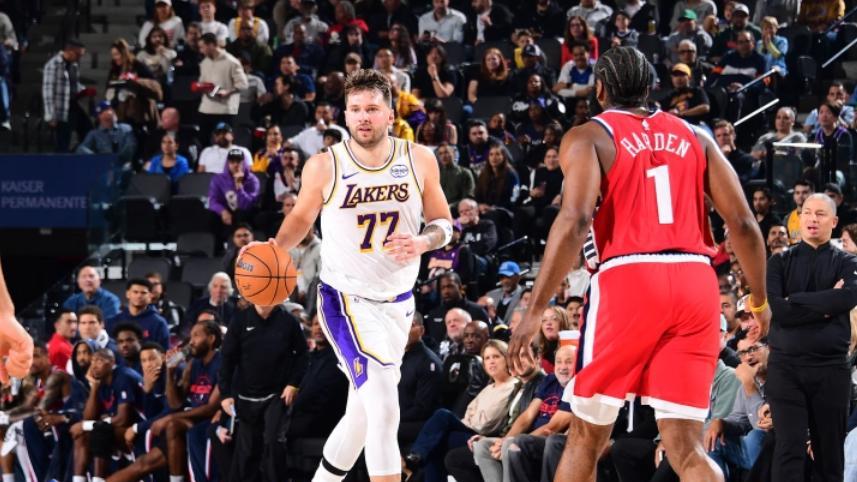 大胜！小卡32+12，哈登21+10，老詹空砍36+4，湖人一套首发伤没了