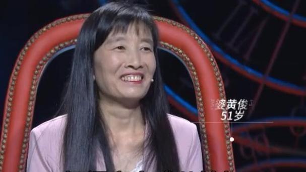 21年，女子瘫痪被丈夫抛弃，大17岁的闺蜜牵红线，让儿子与她结婚