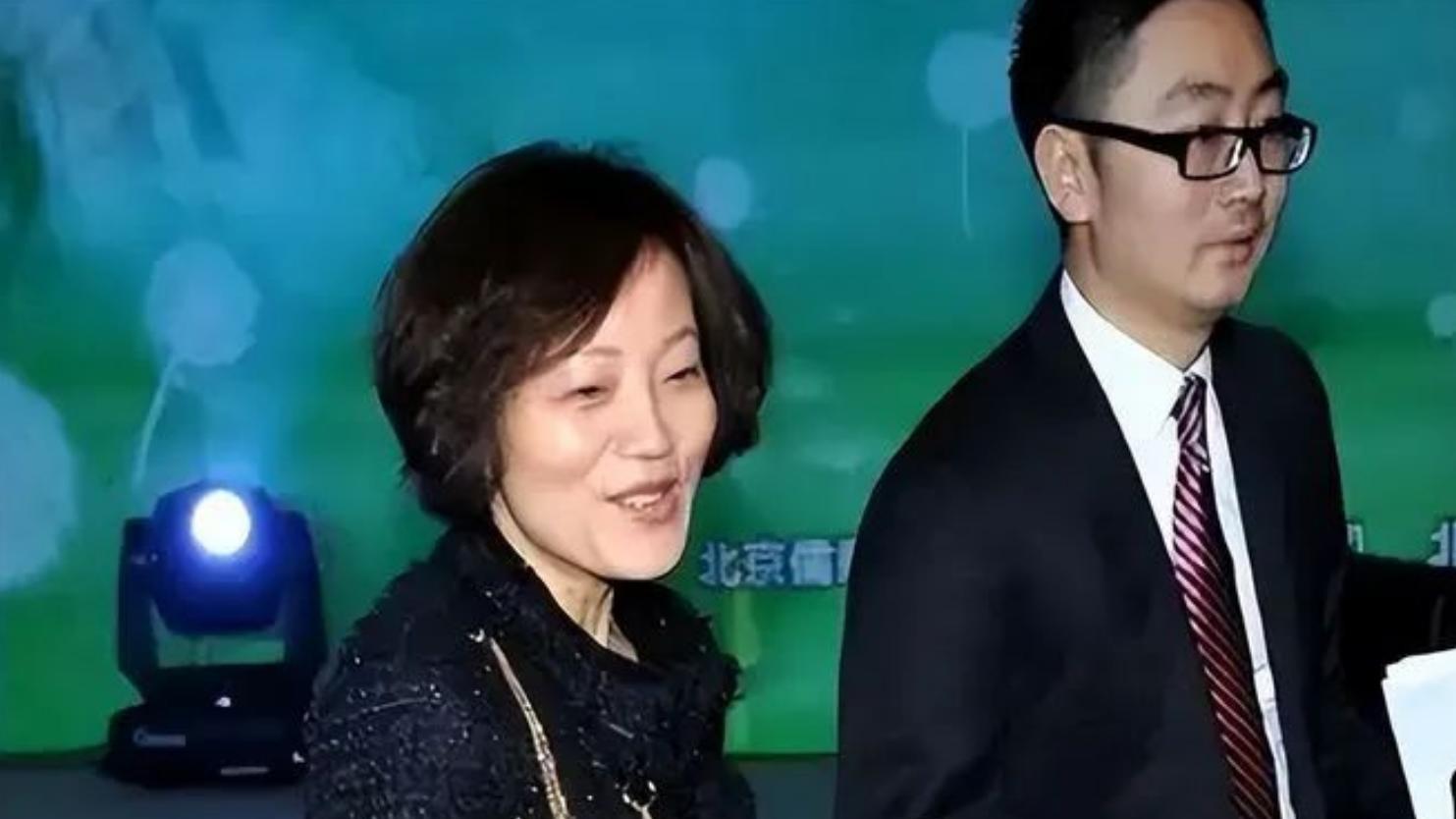 一位明星妈妈的故事，女儿是家喻户晓的大明星，光芒万丈