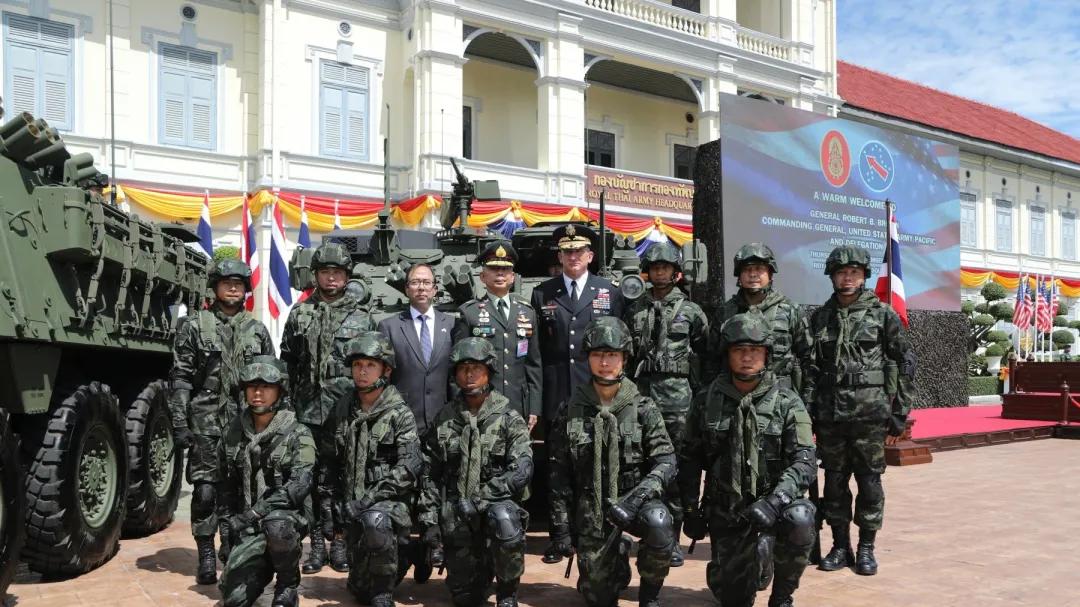 泰柬战争失控！12 月 10 日大规模交火：坦克推进、空袭连夜轰炸