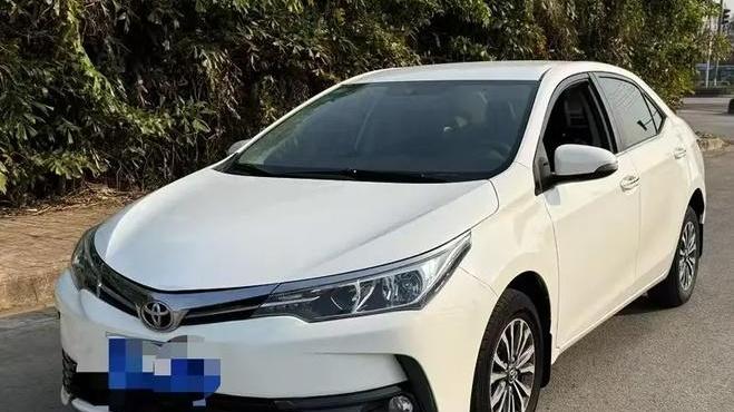智能混动系统升级，2024款丰田卡罗拉混动，新能源家轿标杆，WLTC油耗4.1L_100km