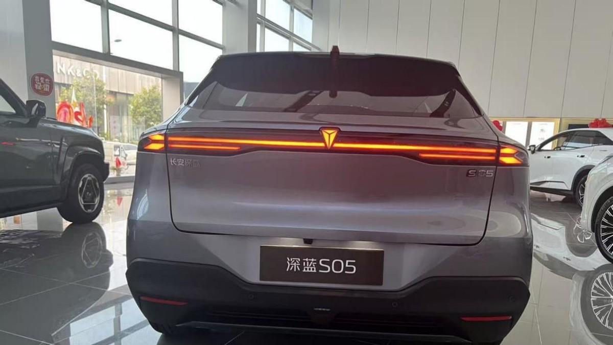 都是“爆款”10万级纯电！零跑B10、深蓝S05、海狮05 EV，如何选？