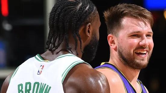 NBA今日里程碑：库里25000分超詹杜！詹姆斯22+14+9一尴尬超科比