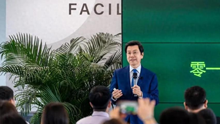 对话李开复：为什么DeepSeek需要一个“Windows系统”来连接企业业务？