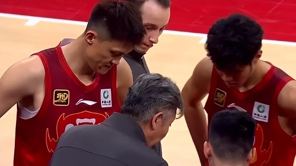 辽宁vs深圳前瞻：杨鸣率队继续冲前四，周鹏无缘季后赛战意存疑