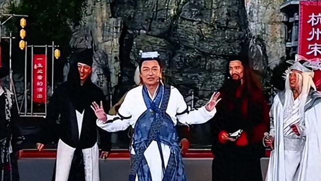 马景涛扮张无忌晕倒！94版倚天成追忆