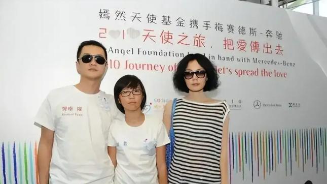 王菲李亚鹏携嫣然天使基金17年：用爱修补13, 520次微笑