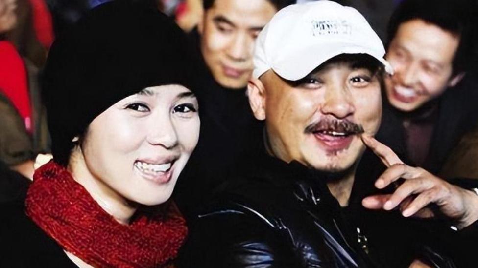 她与导演相伴十二载最终分离，曾因入戏太深让黄渤招架不住，如今47岁凭借实力拥有丰厚身家。