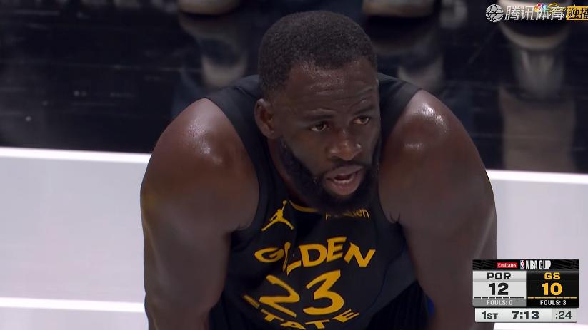 开拓者险胜！克林根22+10+4，赛后库里走向通道，小杨进入场内庆祝