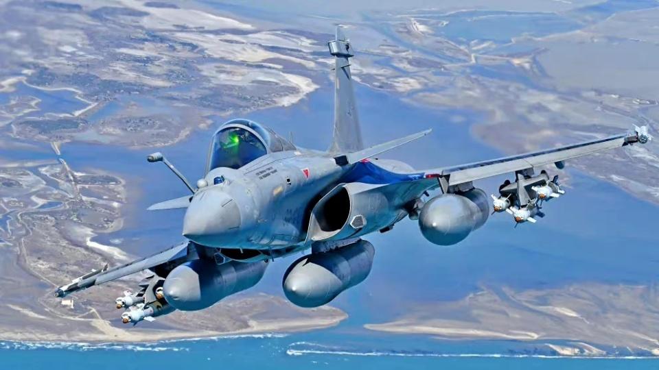 解放军兵棋推演，歼16与法国阵风“交手”