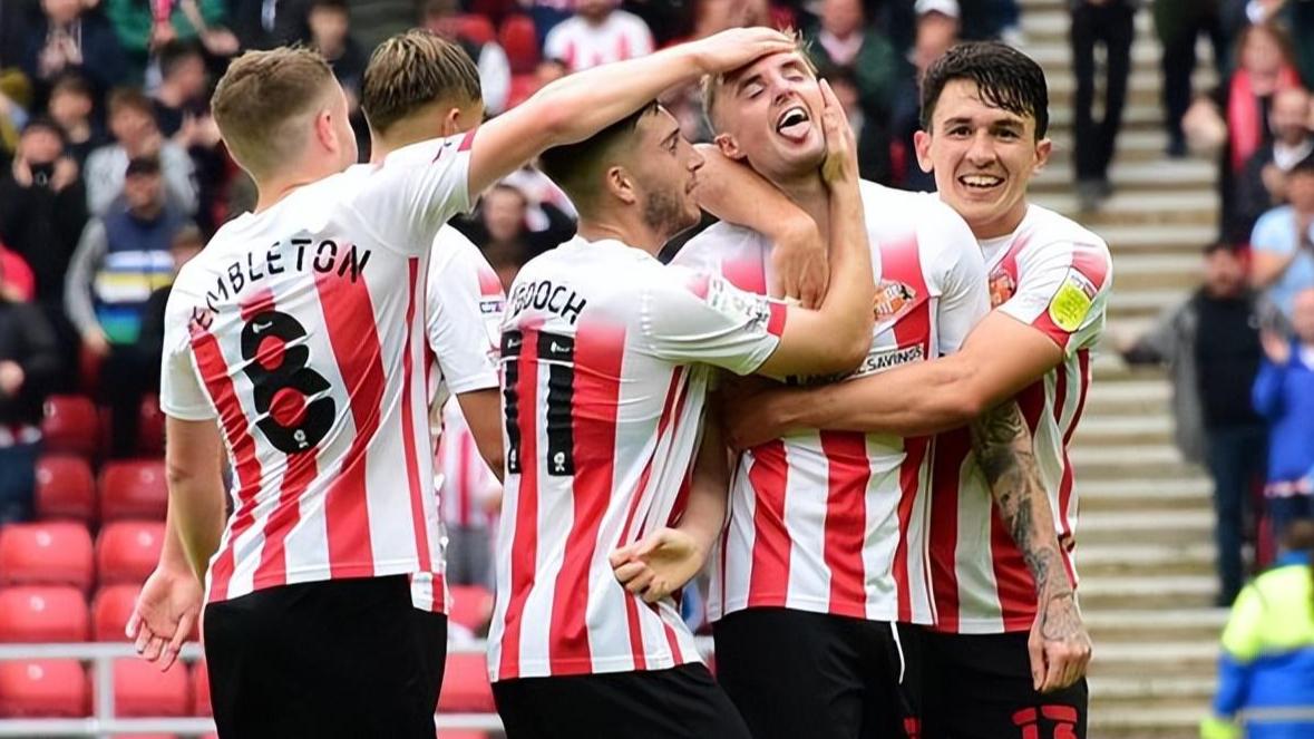 12月28日，桑德兰VS利兹联，两只黑马谁更胜一筹？