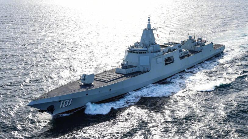 美菲澳新四国军舰逼近黄岩岛，055携4艘军舰插入，直接贴脸围困