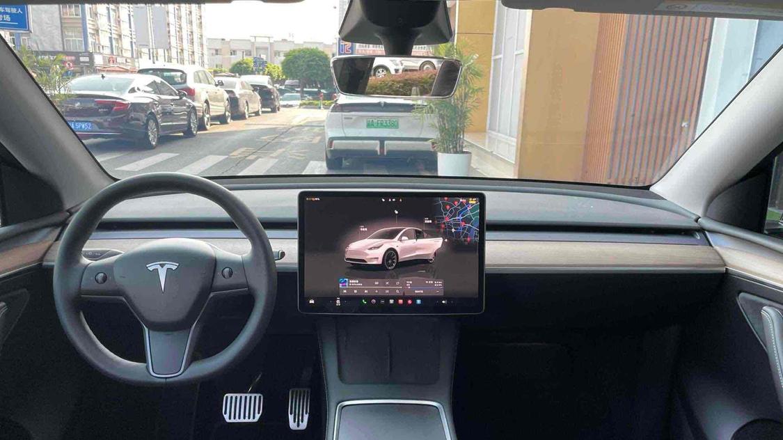 黑色旋风，6.9秒破百！2022款特斯拉Model Y后驱版仅16万多！