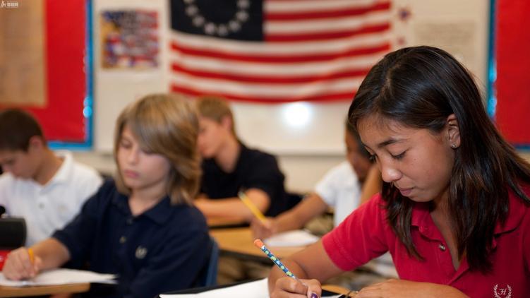 美国副总统谈留学生：中国人抢走大量名额，未来将加大力度驱逐