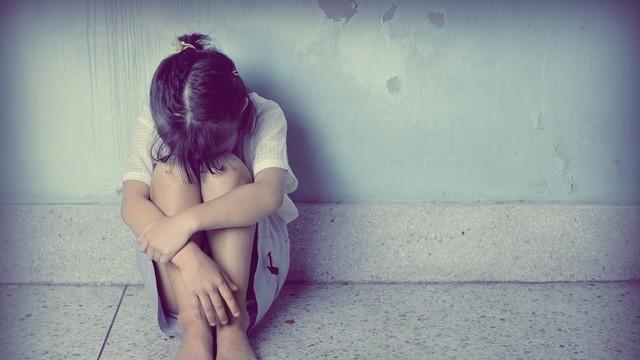 我三年级那年，妈妈让我去外婆家借钱，舅妈不开门，后来我懂了