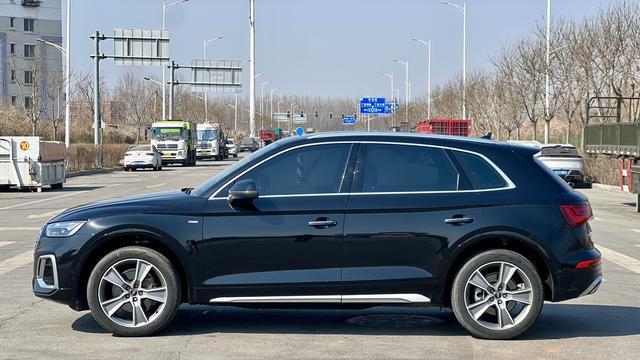 奥迪Q5L2022款一手准新车，24万圆梦豪华SUV，还要啥Macan？