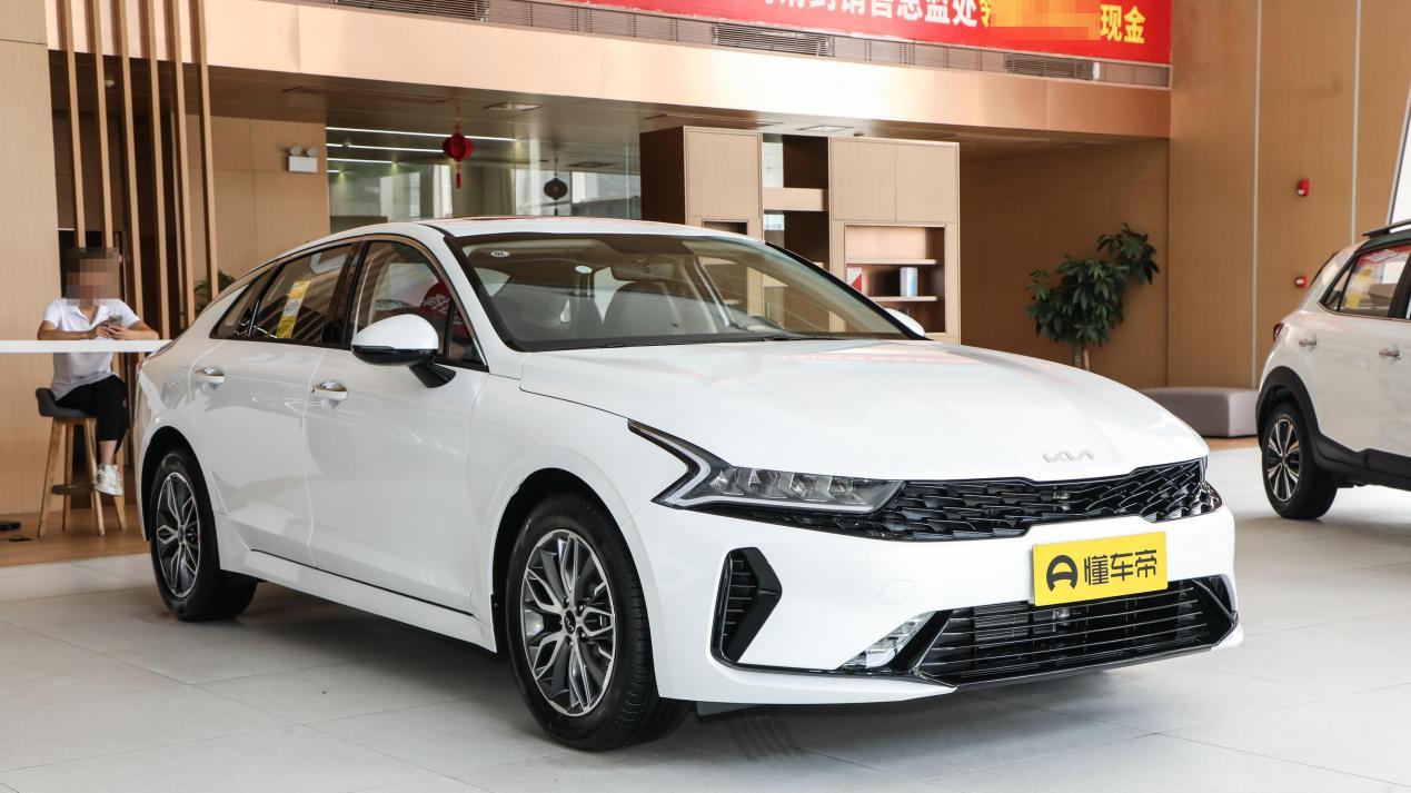 11万买中级轿车，别克君威与起亚K5怎么选？