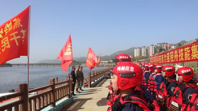 蕉岭县人武部组织民兵应急排开展抗洪抢险暨水上搜救行动课目训练