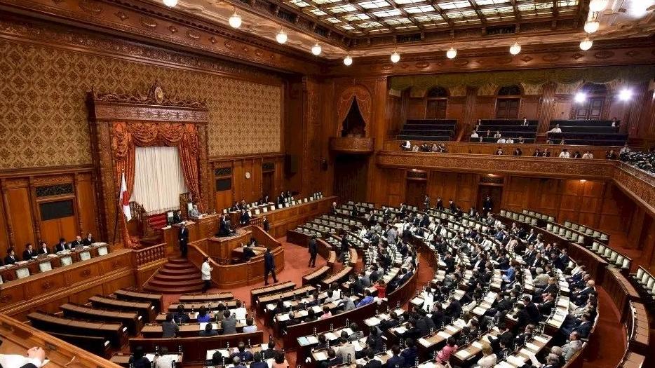 豪掷百万买人心，石破茂玩脱了