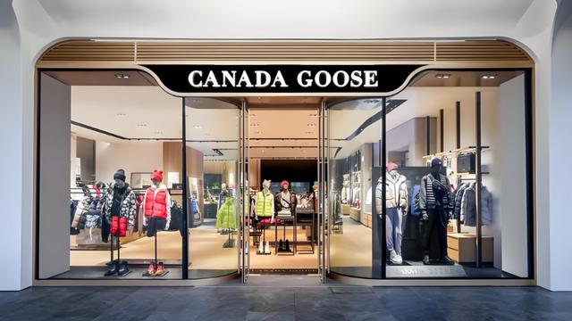 这个冬天，羽绒服的价格为何卷上天了？