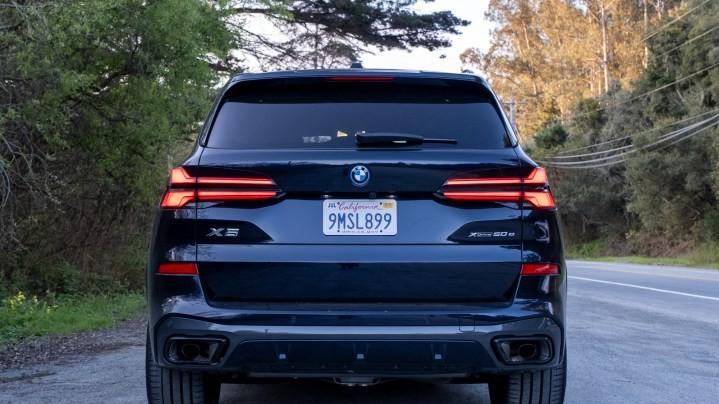 2025 款宝马 X5 xDrive50e 评测：动感时尚的插电式混合动力车
