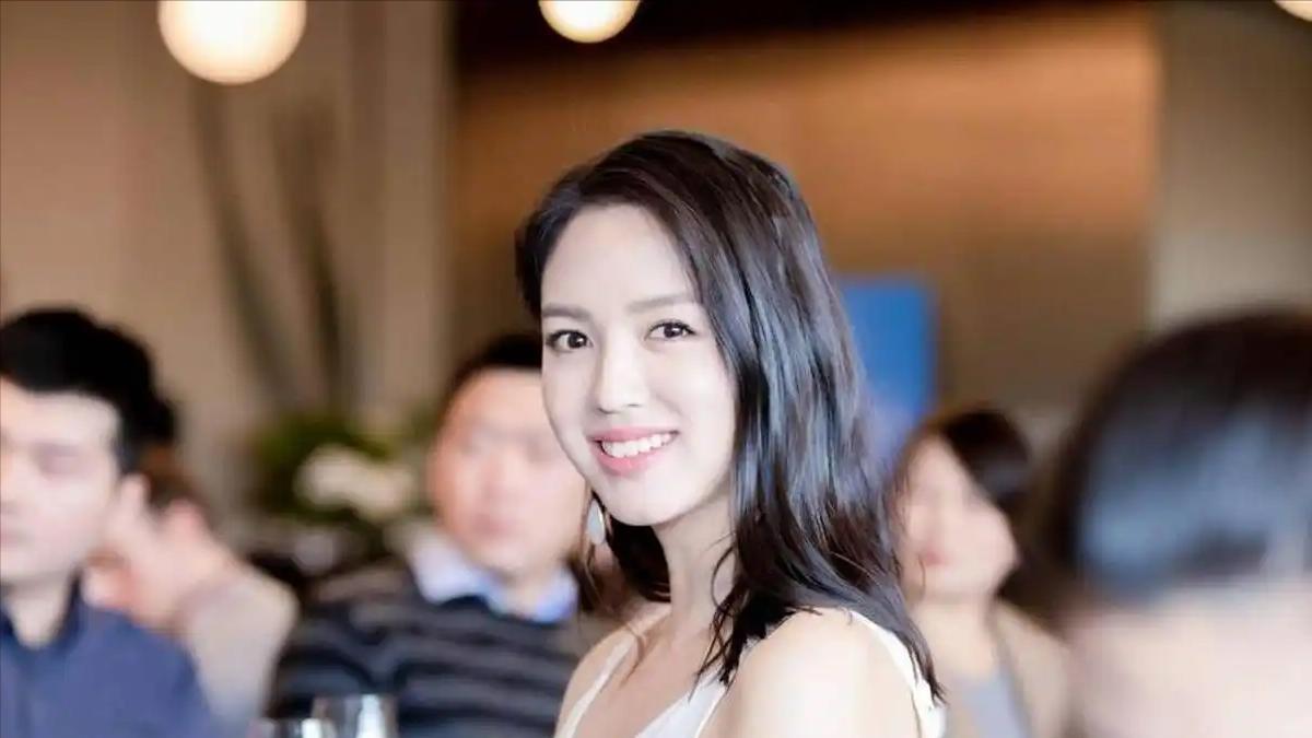 放弃保送清华，拒嫁30亿豪门，她迎来了和奚梦瑶完全不同的结局！