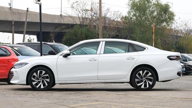 3月B级车销量排行出炉，凯美瑞跻身前三，帕萨特销量突破5千辆