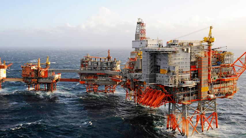 委内瑞拉不再被动防御，马杜罗主动出击，下令海军军舰为油轮护航