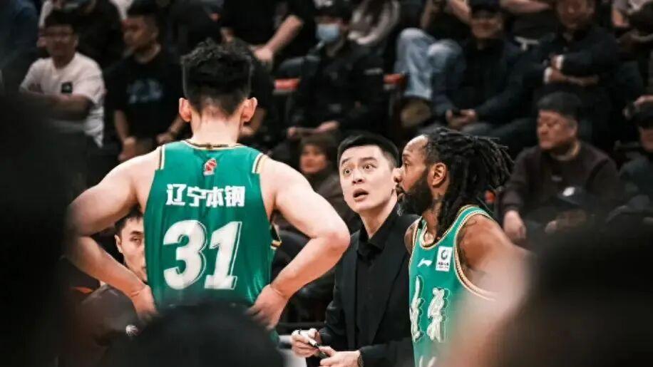 输北控队第二天，辽篮再收三坏消息，杨鸣脸色挂不住了