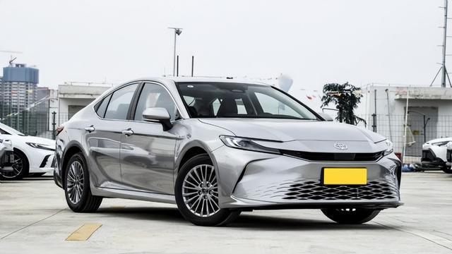 5月燃油轿车零售销量榜：轩逸卫冕，宝马降价抢滩，飞度暴跌90%