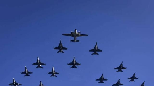 美军有能力打赢解放军吗？俄媒：两军差距大，除兵员其他全是劣势