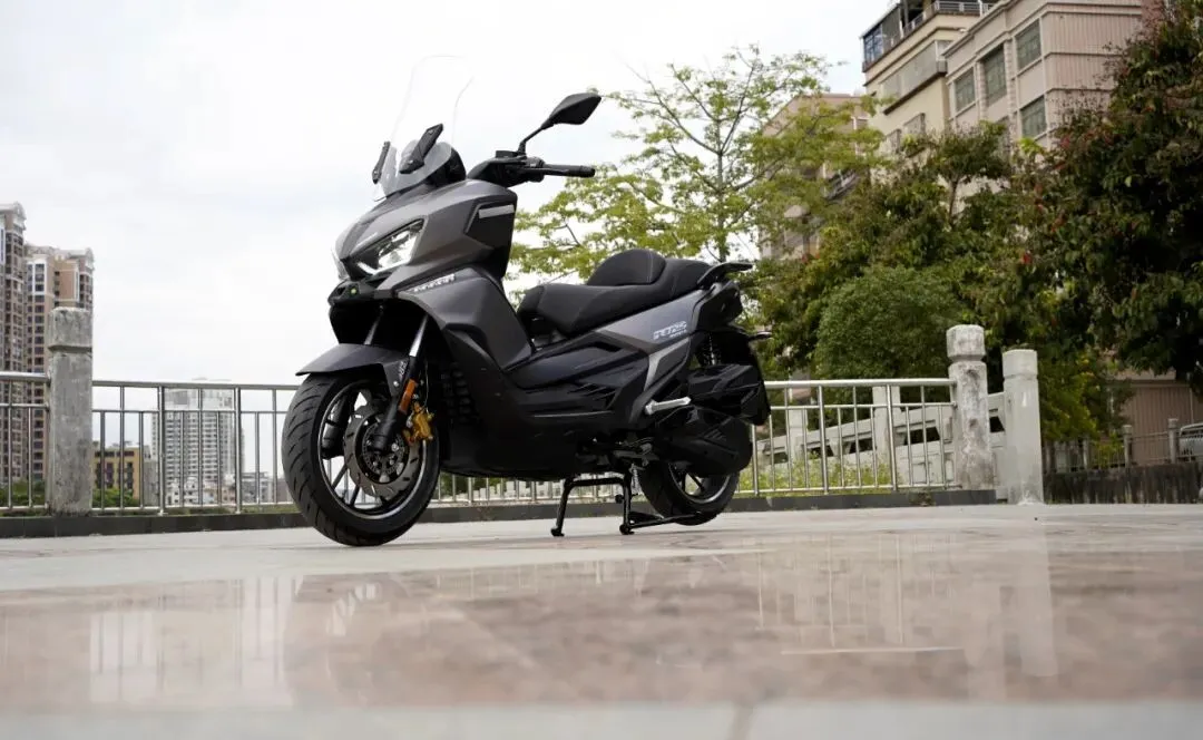 赛车+踏板跨界运动设计！关键还是大厂造，这款新250踏板不容忽视