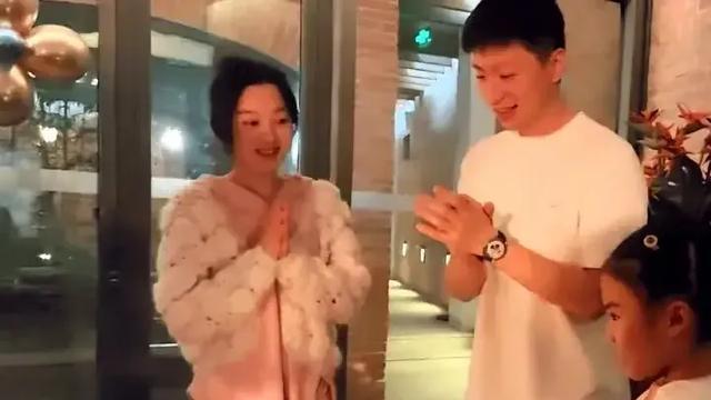 马龙：一家四口甜炸！龙队老婆奴+儿子奴上线，化身超级暖爸