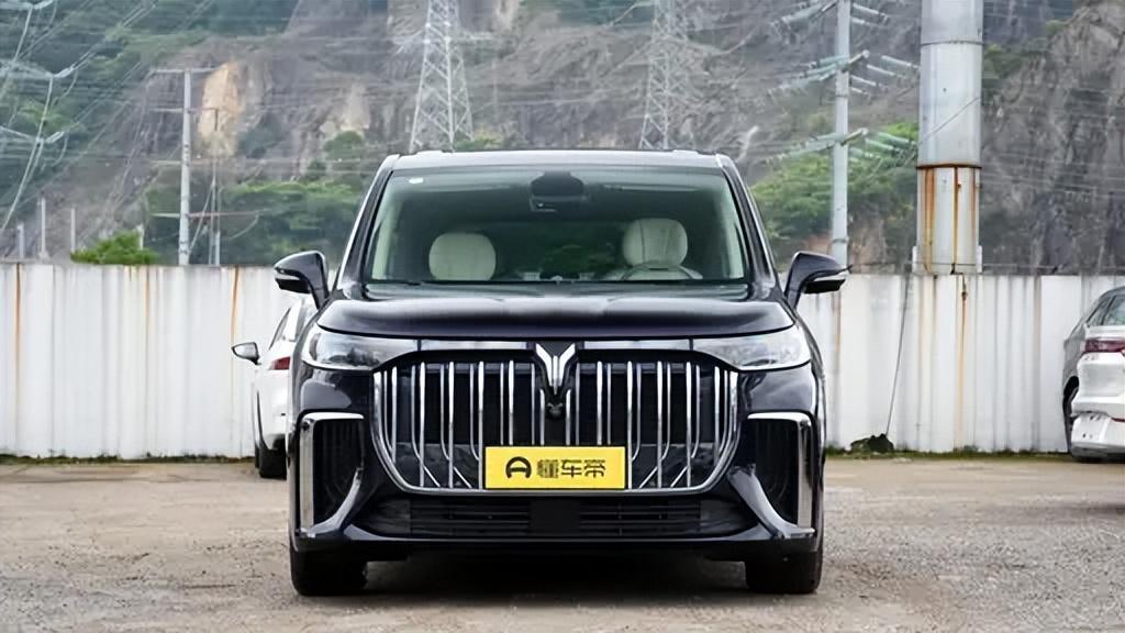 百公里亏电油耗5.36L，座舱舒适，详解岚图梦想家 PHEV