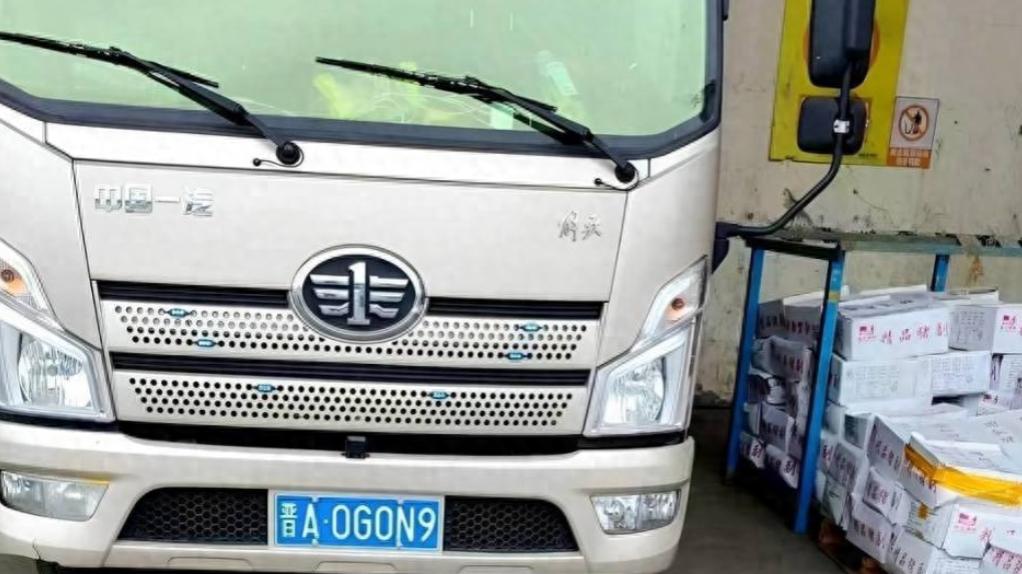 20 万冷冻猪脚 “南辕北辙”：广西发广东却困河南，司机失联、平台甩锅，中小商家咋维权？