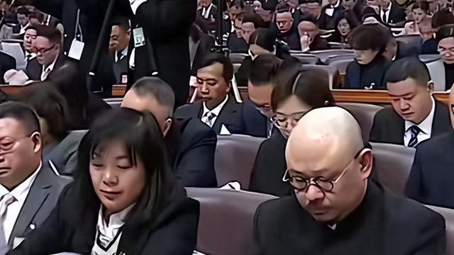 与云朵关系真相大白4个月后，刀郎隆重登场，不止亮相了成都两会