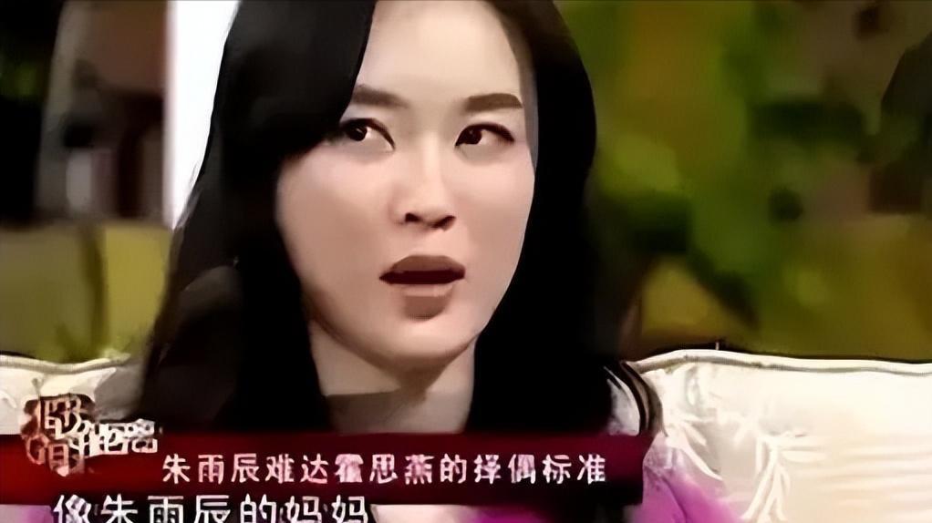 拆散儿子3段姻缘，44岁的儿子躺狗窝大哭，她依是不后悔的姿态！