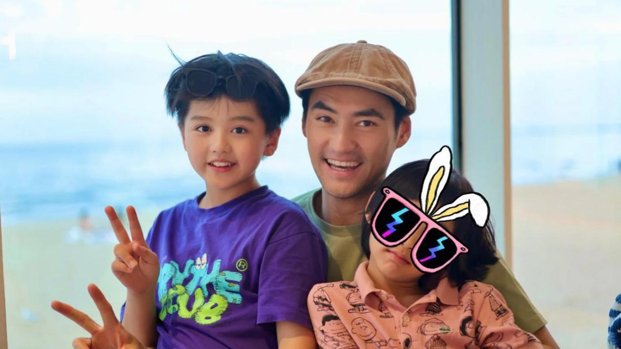 偶遇袁弘夫妻带儿子澳洲度假！6岁四坨个子瘦小，五官帅气像妈妈